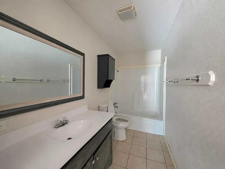 1811 Perkins Ave — Photo 8