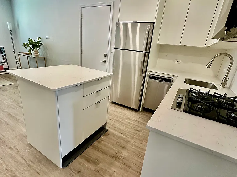 1407 Meridian Ave — Photo 10