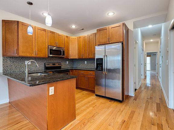4th image of 1542 Christian St #C
