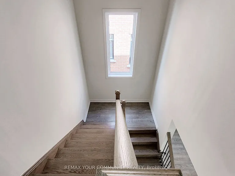 105 Halldorson Ave — Photo 17