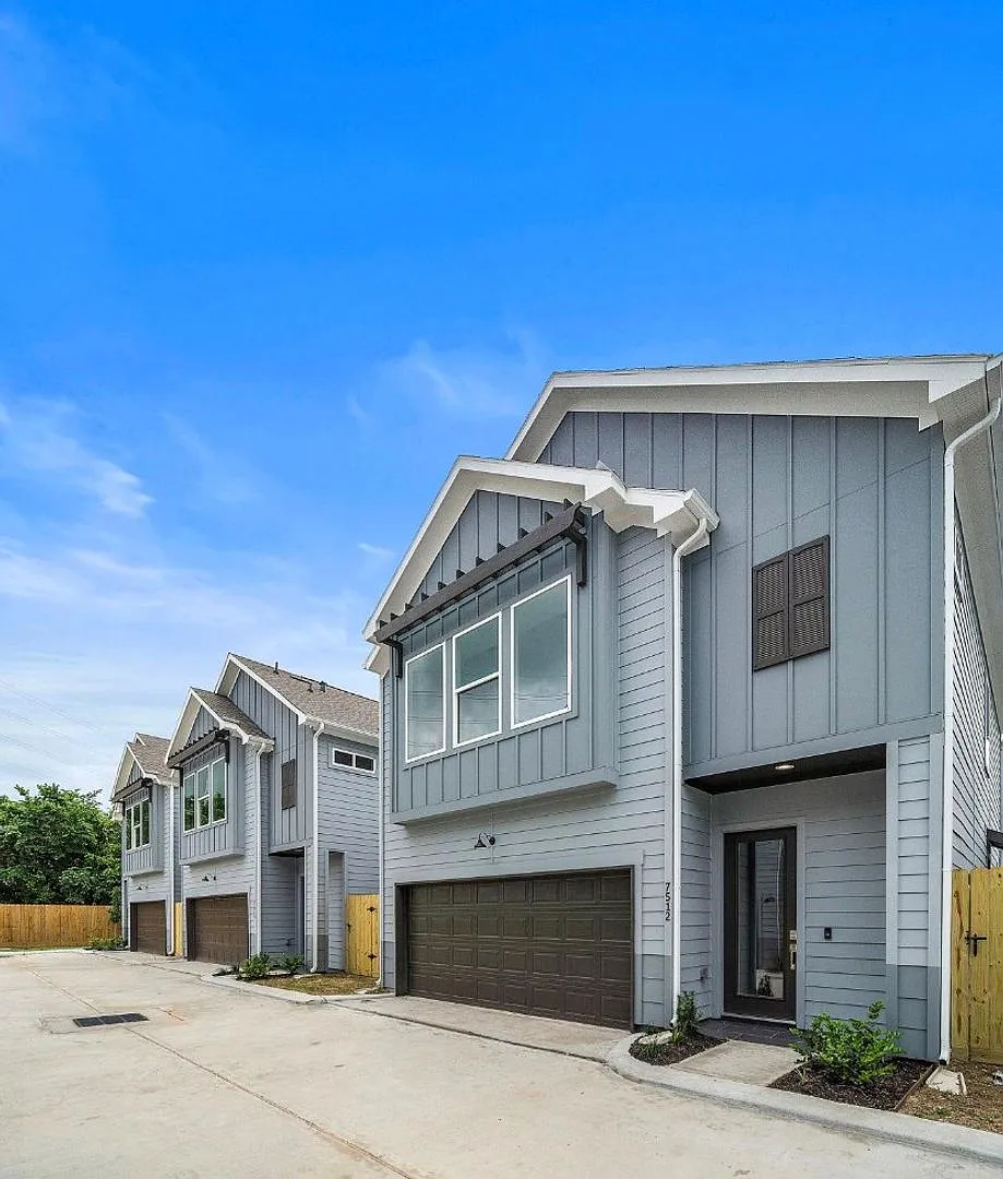 Luxury New Construction for Lease — Photo 2