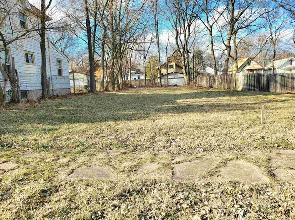 821 Island Ave, Rockford, IL 61102