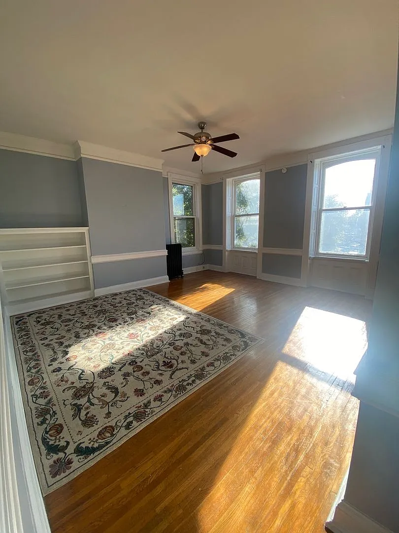 327 E Market Street — Photo 2