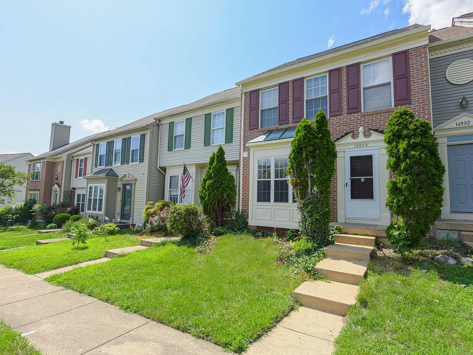 3 bed, 3.5 bath, 1906 sqft, $2,600 — Photo 2
