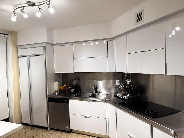 18911 Collins Ave #506 — Photo 29