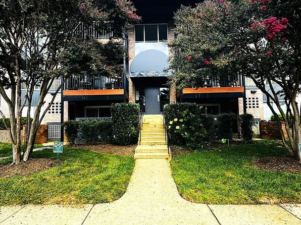 202 Park Terrace Ct SE APT 21, Vienna, VA 22180