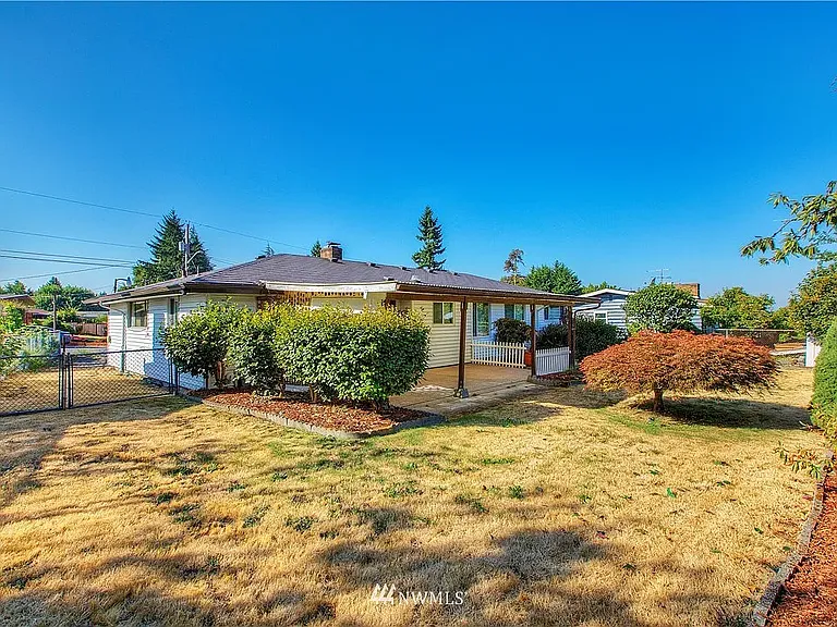 2920 NE 8th Pl — Photo 3