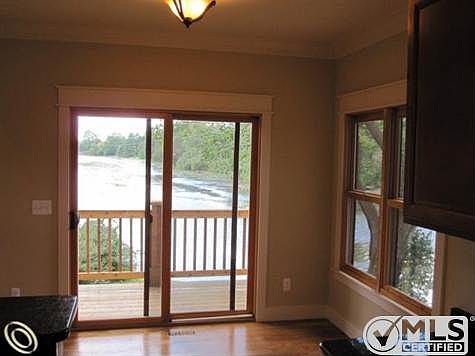 200 Water Breakfast Nook River v