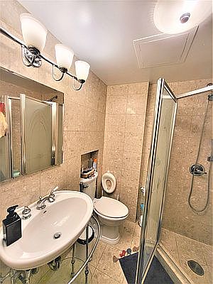 5th image of 130 15th St #1