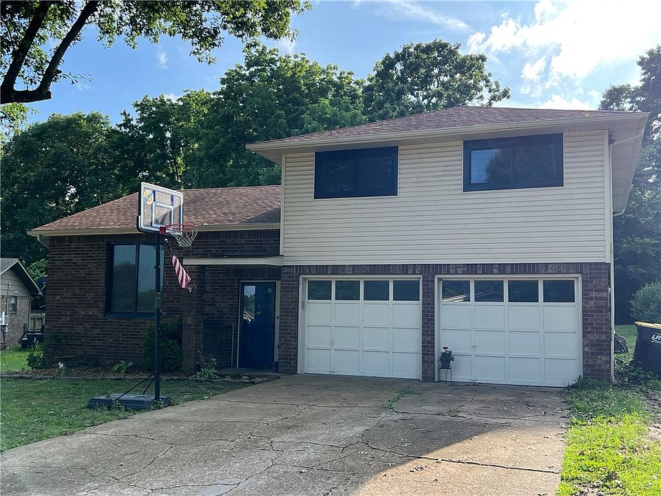 1st image of 923 Quail Ave