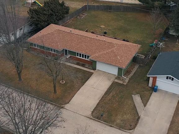 3rd image of 104 Hilltop Dr