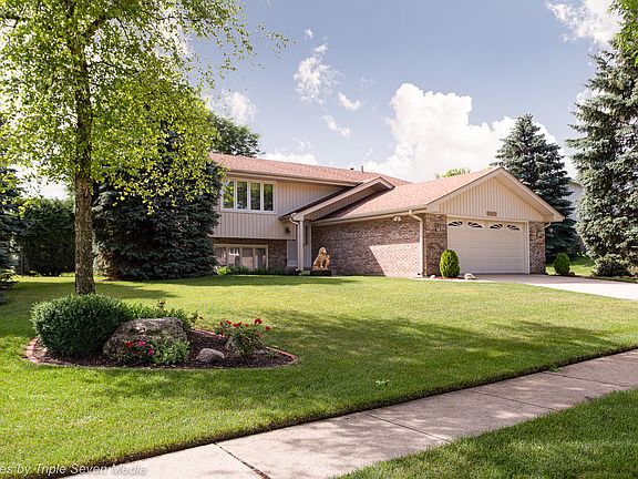 2nd image of 15427 S Paddock Ln