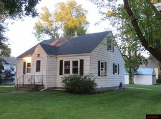 112 S Lakeside St, Lake Crystal, MN 56055