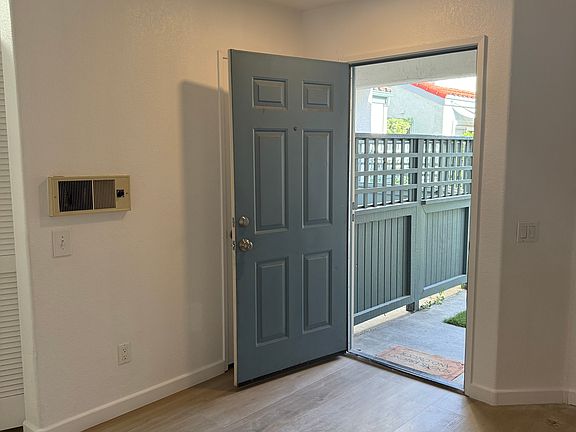4th image of 564 Davidson St APT B