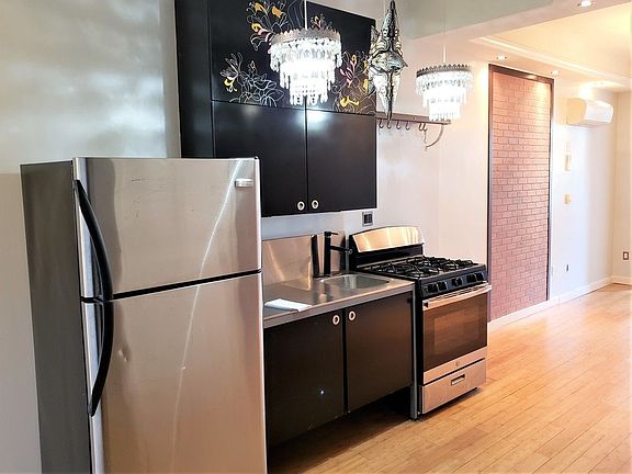 3rd image of 1518 Gates Ave #21