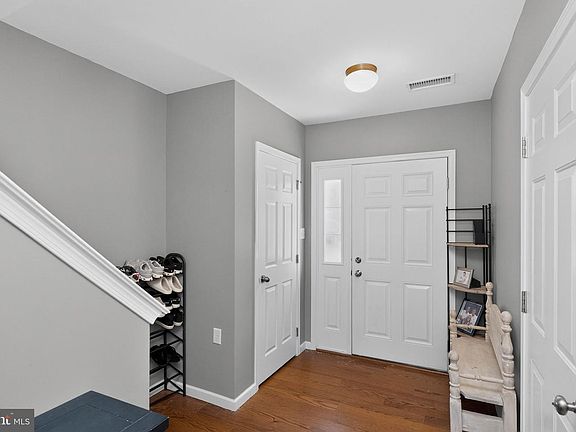 3rd image of 703 Heather Way