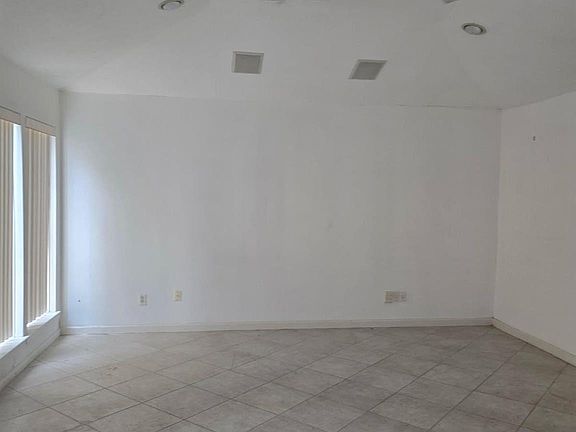 4th image of 2302 Quail Valley East Dr