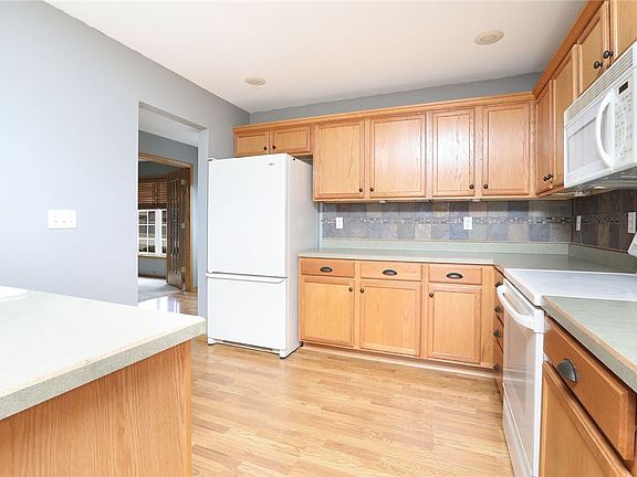 2nd image of 920 Tyler St