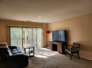 1021 Boxwood Ct APT D2, Wheeling, IL 60090