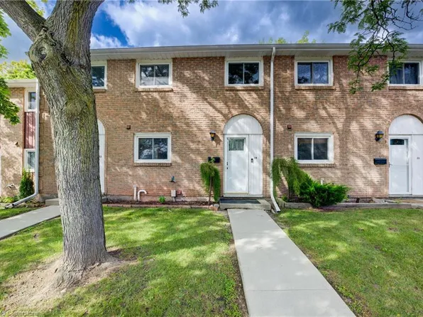 206 Green Valley Dr #34, Kitchener, ON N2P 1G9