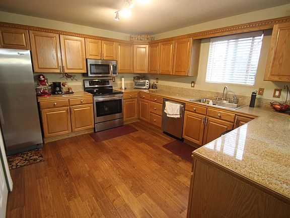 3rd image of 8154 Eagleview Dr