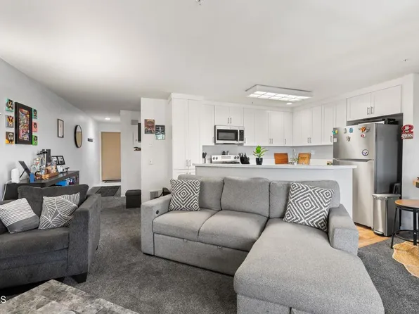 2713 Antonio Dr Unit 104, Camarillo, CA 93010