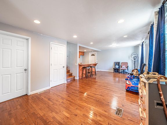 5th image of 2110 Saint Charles Ave SW