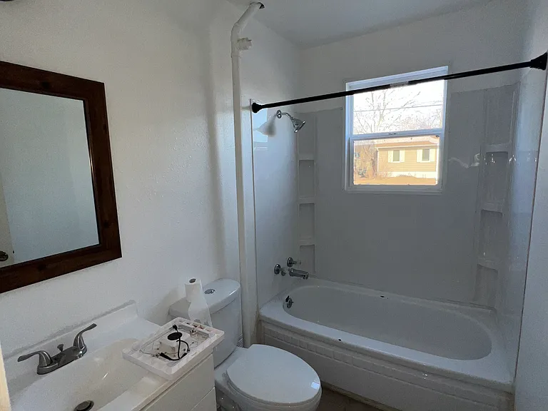 1011 Hudson Ave #1 — Photo 5
