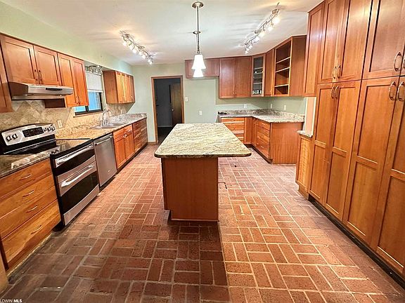 3rd image of 506 General Gibson Dr