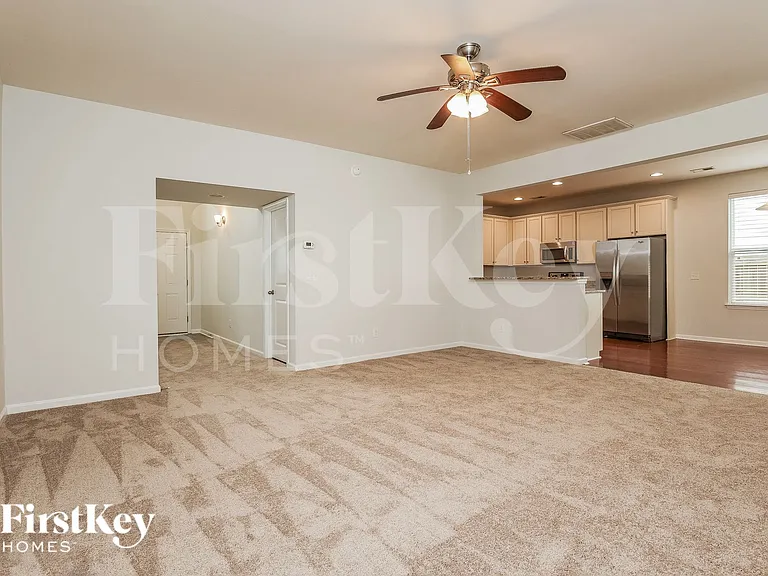 229 Oglethorpe Cir — Photo 5