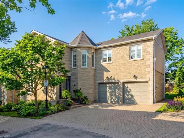 25 Manor Park Cres #11, Guelph, ON N1G 1A2