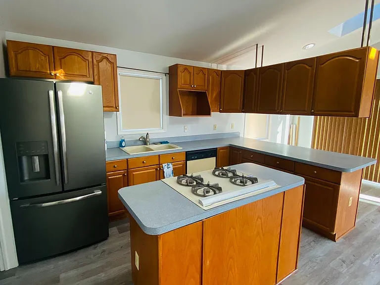 619 Franklin Ave — Photo 2