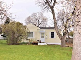 516 22nd St NW, Minot, ND 58703