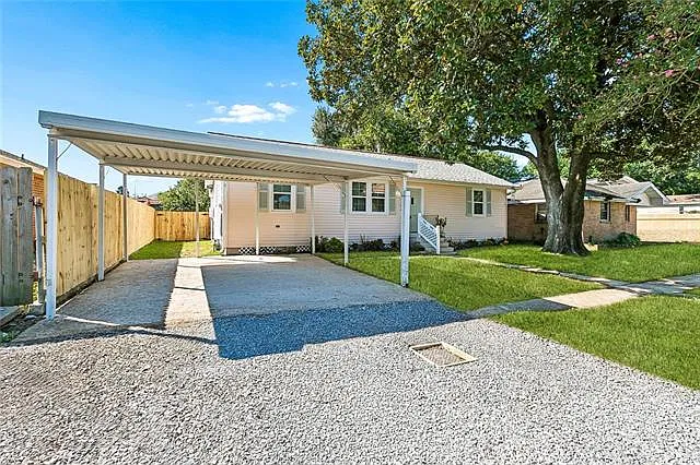 4 bed, 2.0 bath, 1408 sqft, $2,300 — Photo 3