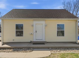 1111 33rd St SE, Cedar Rapids, IA 52403