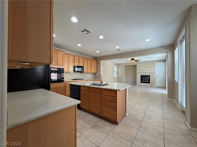 2388 Radio City St — Photo 5