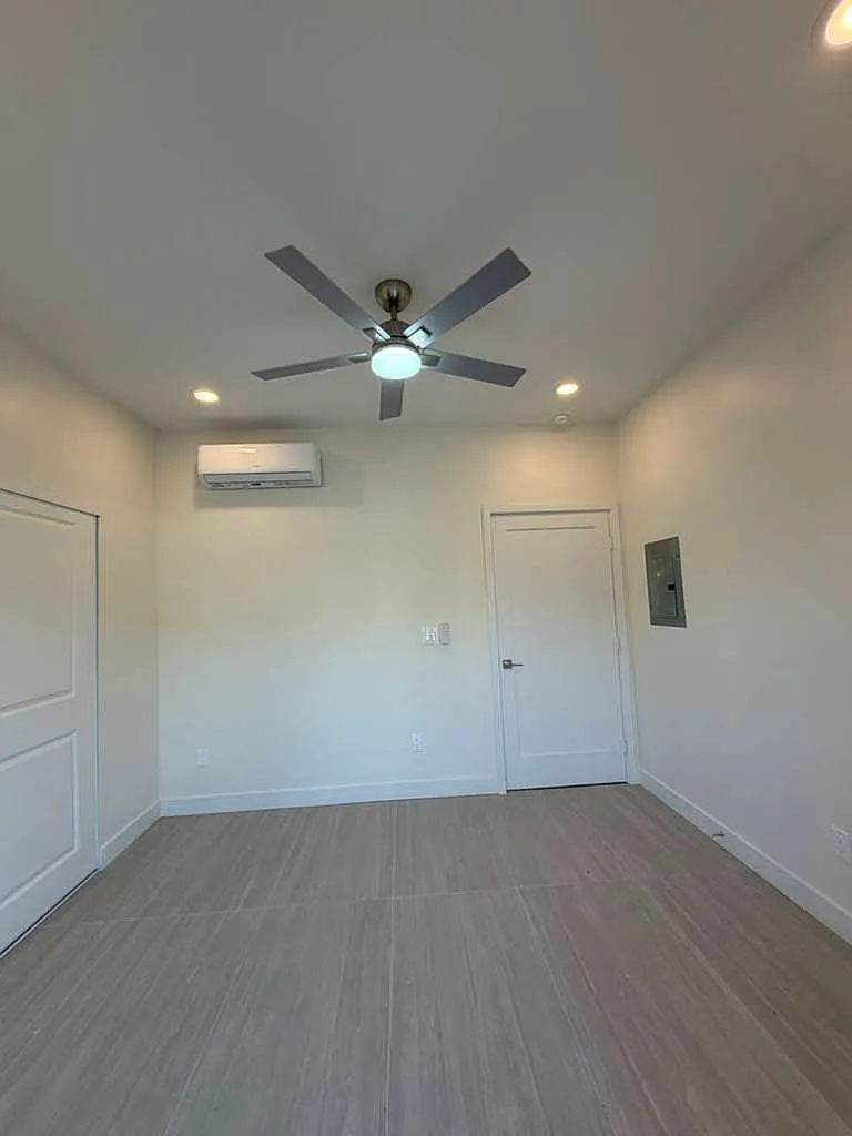 Building Photo - 3324 Altadena Ave #100