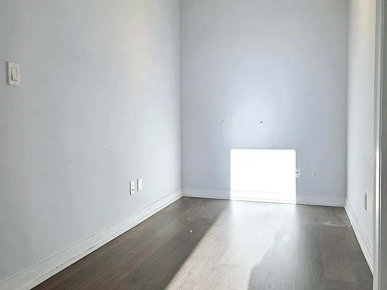 255 Village Green Sq #Penthouse 05 — Photo 9