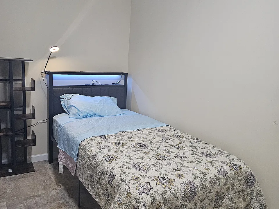 706 Court St #1