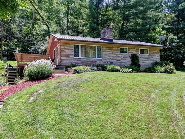 5882 Crooked Run Rd SW, New Philadelphia, OH 44663