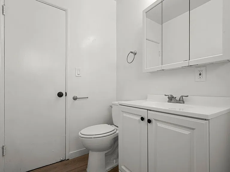 3907 Roxanne Ave #6 — Photo 21