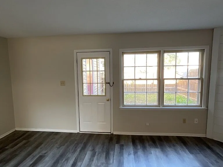 109 Palace Cir — Photo 3