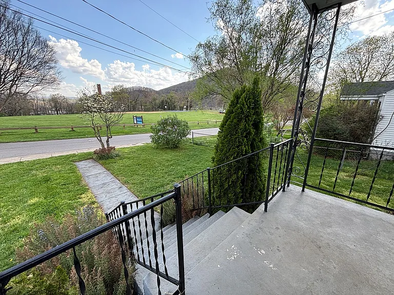950 Morgan Ave SE — Photo 38