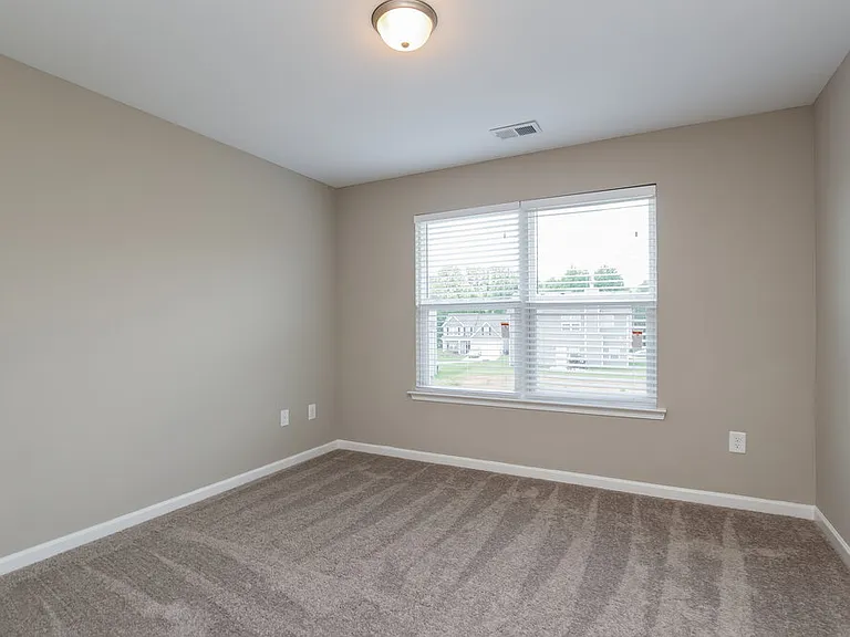 723 Fieldcrest Dr — Photo 13