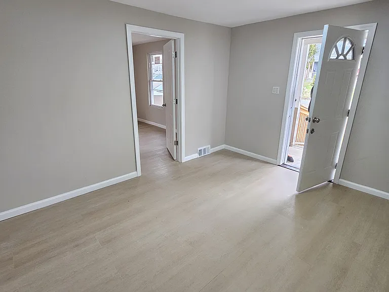 203 E Main St #1 — Photo 8
