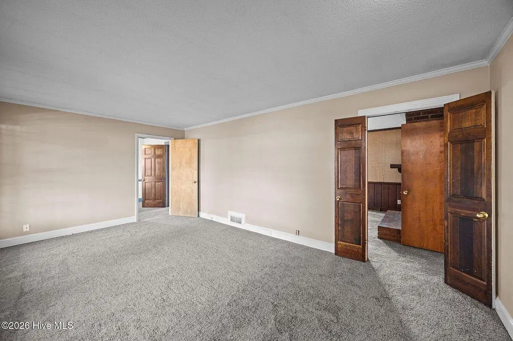 114 Wilkshire Dr — Photo 3