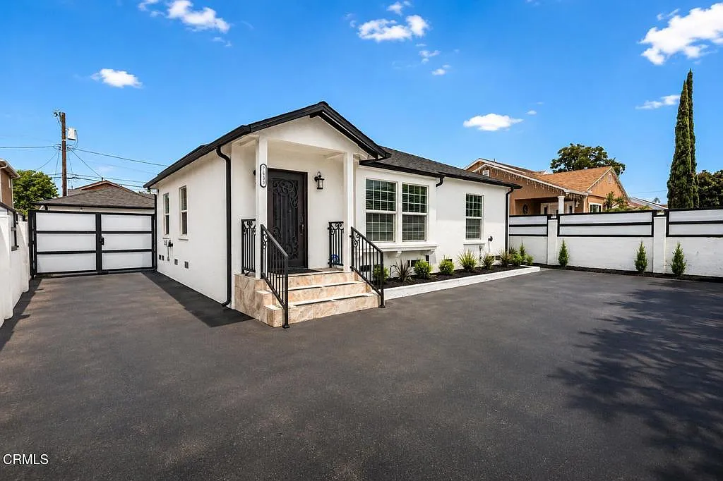 3 bed, 2.0 bath, 1387 sqft, $3,500 — Photo 3