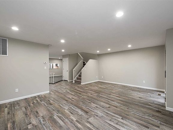 3rd image of 16 Clubside Dr
