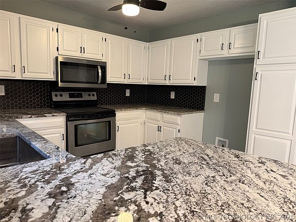 5th image of 1116 N Hickory Dr