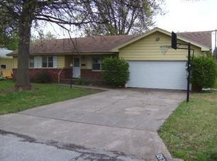 1262 E Edgewood St, Springfield, MO 65804
